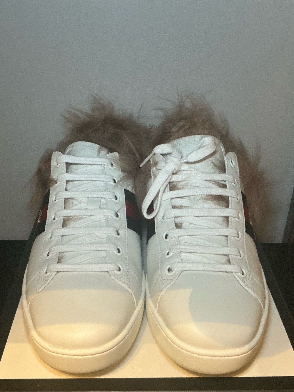Gucci White Leather Lace-Up Sneaker with Tan Faux-Fur and Red-Blue Stripe. - Picture 3 of 8